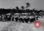 Standbild Kellner fach Rennen Nassau Bahamas, 1934, aus Sekunde 1 historischem Filmmaterial Videoclip 65675040113