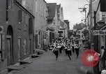 Standbild Kellner fach Rennen Nassau Bahamas, 1934, aus Sekunde 11 historischem Filmmaterial Videoclip 65675040113
