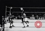 Image la boxe amateur Chicago Illinois USA, 1951, de la seconde 8 séquences d'archives historiques vidéo 65675040121