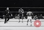 Image la boxe amateur Chicago Illinois USA, 1951, de la seconde 28 séquences d'archives historiques vidéo 65675040121