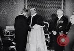 Image Président français René Coty Rome Italie, 1957, de la seconde 27 séquences d'archives historiques vidéo 65675040124