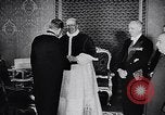 Image Président français René Coty Rome Italie, 1957, de la seconde 28 séquences d'archives historiques vidéo 65675040124