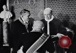 Image Président français René Coty Rome Italie, 1957, de la seconde 33 séquences d'archives historiques vidéo 65675040124