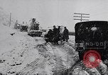 Image Snow capped véhicules Espagne, 1957, de la seconde 8 séquences d'archives historiques vidéo 65675040125