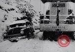 Image Snow capped véhicules Espagne, 1957, de la seconde 22 séquences d'archives historiques vidéo 65675040125