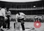 Image Pays Basque la concurrence Lever de pierre Espagne, 1957, de la seconde 24 séquences d'archives historiques vidéo 65675040128