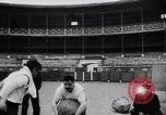 Image Pays Basque la concurrence Lever de pierre Espagne, 1957, de la seconde 42 séquences d'archives historiques vidéo 65675040128