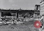 Immagine di Kayak gara in sella River Spagna, 1957, secondo 8 filmato di repertorio 65675040135