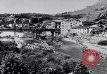 Immagine di Kayak gara in sella River Spagna, 1957, secondo 13 filmato di repertorio 65675040135