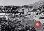 Immagine di Kayak gara in sella River Spagna, 1957, secondo 14 filmato di repertorio 65675040135