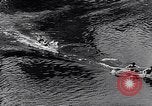 Immagine di Kayak gara in sella River Spagna, 1957, secondo 34 filmato di repertorio 65675040135