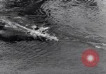 Immagine di Kayak gara in sella River Spagna, 1957, secondo 36 filmato di repertorio 65675040135