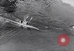 Immagine di Kayak gara in sella River Spagna, 1957, secondo 37 filmato di repertorio 65675040135