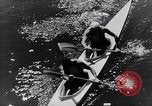 Immagine di Kayak gara in sella River Spagna, 1957, secondo 40 filmato di repertorio 65675040135