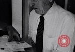 Immagine di Ex allenatore di calcio Amos Alonzo Stagg California United States USA, 1957, secondo 8 filmato di repertorio 65675040136