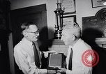 Immagine di Ex allenatore di calcio Amos Alonzo Stagg California United States USA, 1957, secondo 20 filmato di repertorio 65675040136