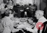 Immagine di Ex allenatore di calcio Amos Alonzo Stagg California United States USA, 1957, secondo 27 filmato di repertorio 65675040136