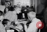 Immagine di Ex allenatore di calcio Amos Alonzo Stagg California United States USA, 1957, secondo 37 filmato di repertorio 65675040136