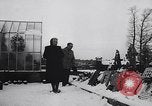 Standbild sieben ehemalige NS-SS-Männer Oradour-sur-Glane Frankreich, 1953, aus Sekunde 59 historischem Filmmaterial Videoclip 65675040139