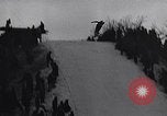 Standbild Skispringen United States USA, 1953, aus Sekunde 33 historischem Filmmaterial Videoclip 65675040143
