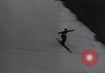 Standbild Skispringen United States USA, 1953, aus Sekunde 35 historischem Filmmaterial Videoclip 65675040143