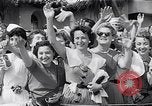 Standbild Hollywood Schauspielerin Ann Blyth heiratet James McNulty California United States USA, 1953, aus Sekunde 10 historischem Filmmaterial Videoclip 65675040147