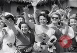 Standbild Hollywood Schauspielerin Ann Blyth heiratet James McNulty California United States USA, 1953, aus Sekunde 11 historischem Filmmaterial Videoclip 65675040147