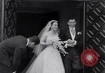 Standbild Hollywood Schauspielerin Ann Blyth heiratet James McNulty California United States USA, 1953, aus Sekunde 15 historischem Filmmaterial Videoclip 65675040147