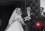 Standbild Hollywood Schauspielerin Ann Blyth heiratet James McNulty California United States USA, 1953, aus Sekunde 16 historischem Filmmaterial Videoclip 65675040147