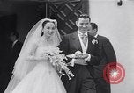 Standbild Hollywood Schauspielerin Ann Blyth heiratet James McNulty California United States USA, 1953, aus Sekunde 17 historischem Filmmaterial Videoclip 65675040147