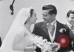 Standbild Hollywood Schauspielerin Ann Blyth heiratet James McNulty California United States USA, 1953, aus Sekunde 23 historischem Filmmaterial Videoclip 65675040147