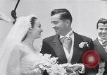 Standbild Hollywood Schauspielerin Ann Blyth heiratet James McNulty California United States USA, 1953, aus Sekunde 25 historischem Filmmaterial Videoclip 65675040147