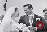 Standbild Hollywood Schauspielerin Ann Blyth heiratet James McNulty California United States USA, 1953, aus Sekunde 26 historischem Filmmaterial Videoclip 65675040147