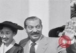Standbild Hollywood Schauspielerin Ann Blyth heiratet James McNulty California United States USA, 1953, aus Sekunde 29 historischem Filmmaterial Videoclip 65675040147
