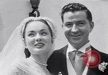 Standbild Hollywood Schauspielerin Ann Blyth heiratet James McNulty California United States USA, 1953, aus Sekunde 31 historischem Filmmaterial Videoclip 65675040147