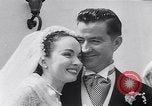 Standbild Hollywood Schauspielerin Ann Blyth heiratet James McNulty California United States USA, 1953, aus Sekunde 33 historischem Filmmaterial Videoclip 65675040147