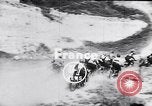 Standbild Biker Paris Frankreich, 1953, aus Sekunde 4 historischem Filmmaterial Videoclip 65675040166