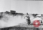 Standbild Biker Paris Frankreich, 1953, aus Sekunde 9 historischem Filmmaterial Videoclip 65675040166