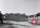 Standbild Biker Paris Frankreich, 1953, aus Sekunde 13 historischem Filmmaterial Videoclip 65675040166