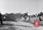 Standbild Biker Paris Frankreich, 1953, aus Sekunde 14 historischem Filmmaterial Videoclip 65675040166