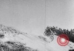 Standbild Biker Paris Frankreich, 1953, aus Sekunde 18 historischem Filmmaterial Videoclip 65675040166