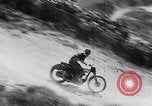 Standbild Biker Paris Frankreich, 1953, aus Sekunde 19 historischem Filmmaterial Videoclip 65675040166