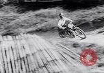 Standbild Biker Paris Frankreich, 1953, aus Sekunde 20 historischem Filmmaterial Videoclip 65675040166