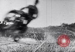 Standbild Biker Paris Frankreich, 1953, aus Sekunde 24 historischem Filmmaterial Videoclip 65675040166
