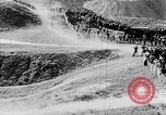 Standbild Biker Paris Frankreich, 1953, aus Sekunde 26 historischem Filmmaterial Videoclip 65675040166