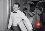Immagine di Sfilata di moda United States USA, 1953, secondo 7 filmato di repertorio 65675040170