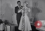 Immagine di Sfilata di moda United States USA, 1953, secondo 22 filmato di repertorio 65675040170