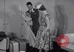 Immagine di Sfilata di moda United States USA, 1953, secondo 27 filmato di repertorio 65675040170