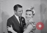 Immagine di Sfilata di moda United States USA, 1953, secondo 31 filmato di repertorio 65675040170