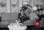 Immagine di Sfilata di moda United States USA, 1953, secondo 33 filmato di repertorio 65675040170